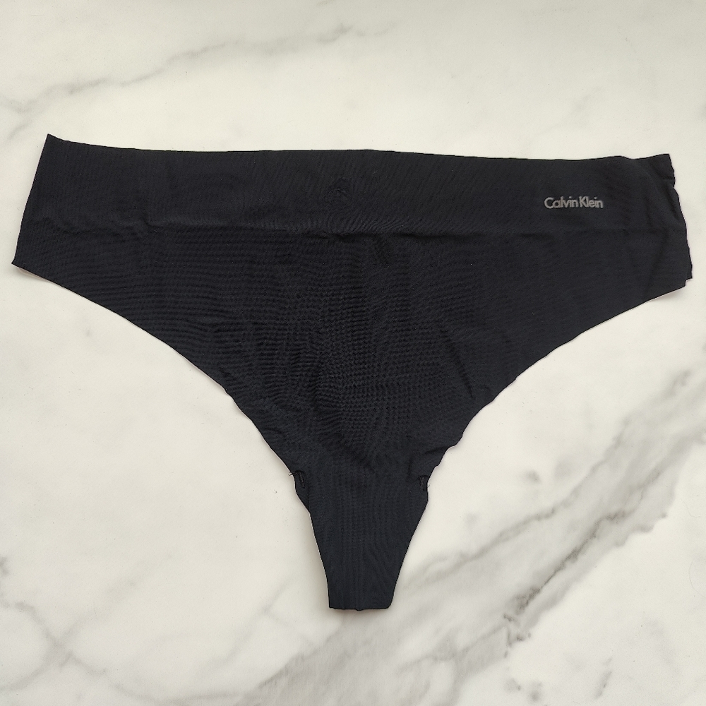 NWOT CALVIN KLEIN INVISIBLES THONG PANTY IN CK BLACK SIZE EXTRA LARGE